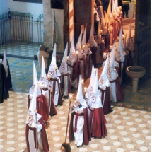 La Confraria entra al Convent de Sant Agustí. Processó Setmana Santa de Felanitx de 2006