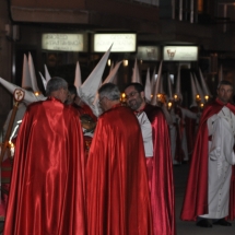 Confrares preparant-se abans de partir la Processó. Processó Setmana Santa de Felanitx de 2009