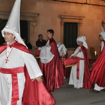 Confrares preparant-se abans de partir la Processó. Processó Setmana Santa de Felanitx de 2009