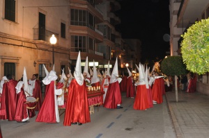 Confrares preparant-se abans de partir la Processó. Processó Setmana Santa de Felanitx de 2009