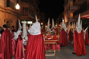 Confrares preparant-se abans de partir la Processó. Processó Setmana Santa de Felanitx de 2009