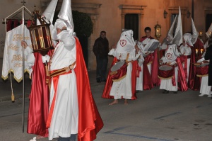 Confrares i tamborers preparant-se abans de partir la Processó. Processó Setmana Santa de Felanitx de 2009