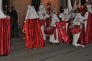 Tamborers preparant-se abans de partir la Processó. Processó Setmana Santa de Felanitx de 2009