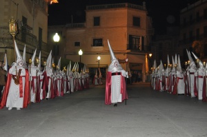 Confrare que dirigeix la Confraria a la Processó. Processó Setmana Santa de Felanitx de 2010