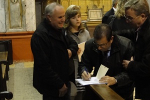 Signatura de pregons per Llorenç Huguet i Rotger. Pregó Setmana Santa 2010
