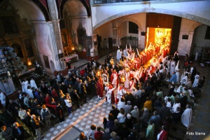 La processó de l'Enterrament entra al Convent de Sant Agustí. Enterrament 2014