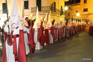 Formació dels confrares a la Processó. Setmana Santa de Felanitx de 2014