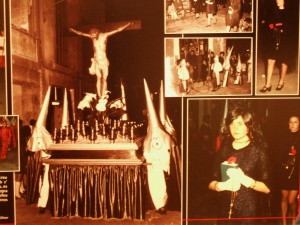 Fotografies a l'exposició a la Casa de Cultura de Felanitx. 50è Aniversari de la Fundació de la Confraria