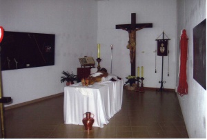 Crist a la Creu i Crist Jacent a l'exposició a la Casa de Cultura de Felanitx. 50è Aniversari de la Fundació de la Confraria